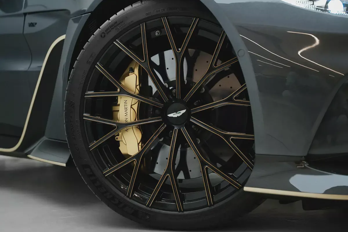 2023 ASTON MARTIN V12 VANTAGE-15-15
