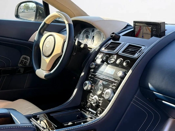 ASTON MARTIN VANTAGE S Cabriolet | 4.7L V8 | 2014 | GCC SPECS