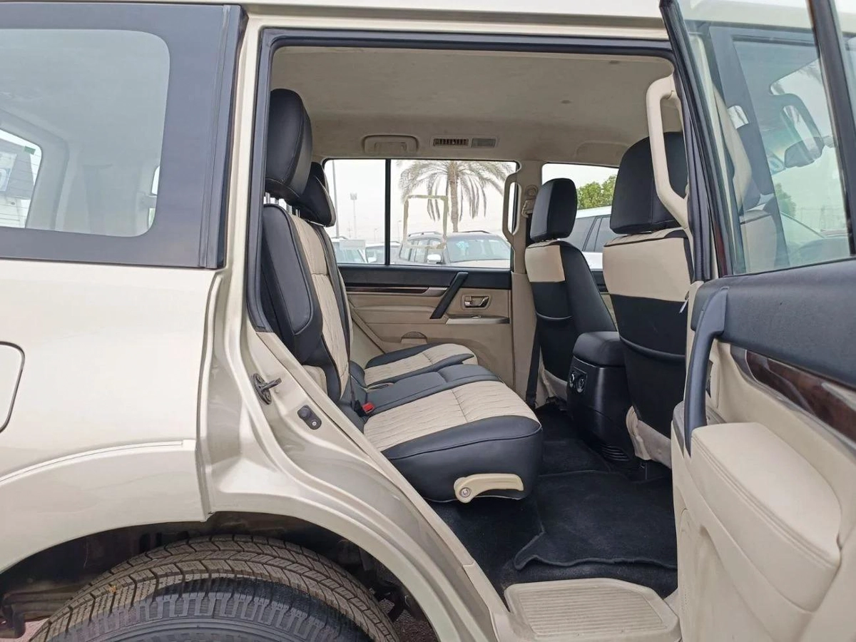 Mitsubishi Pajero GLS / 3.5 4WD V6 / LEATHER /LOT# 16714