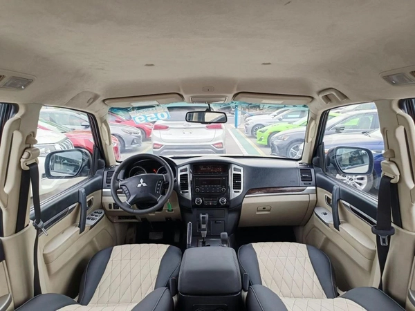 Mitsubishi Pajero GLS / 3.5 4WD V6 / LEATHER /LOT# 16714