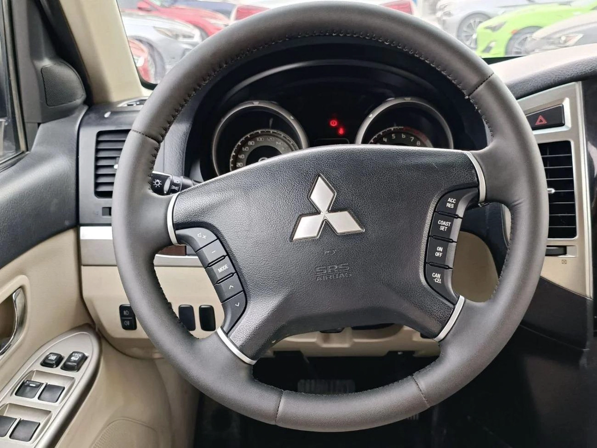 Mitsubishi Pajero GLS / 3.5 4WD V6 / LEATHER /LOT# 16714
