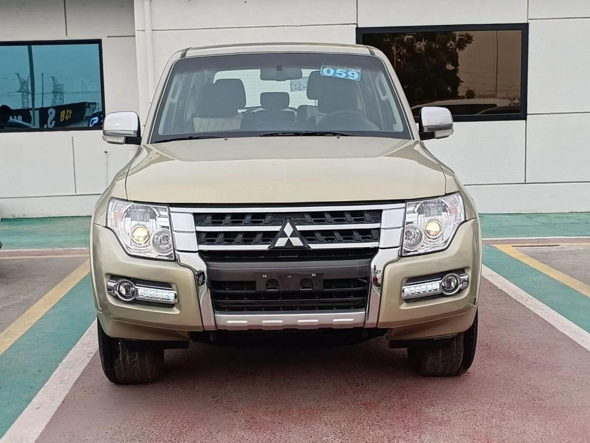 Mitsubishi Pajero GLS / 3.5 4WD V6 / LEATHER /LOT# 16714