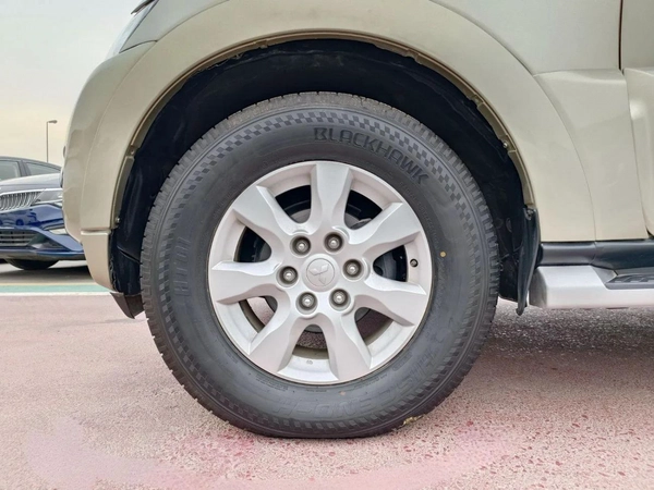 Mitsubishi Pajero GLS / 3.5 4WD V6 / LEATHER /LOT# 16714