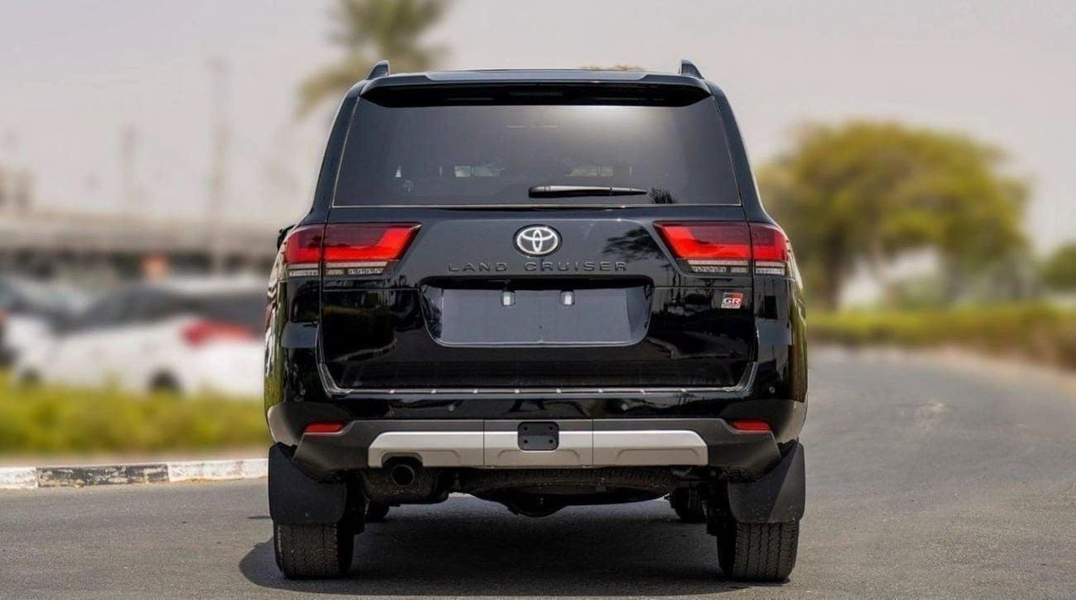 Toyota Land Cruiser GR-S LC300 GR SPORT 3.3D AT MY2024 – BLACK-4-0