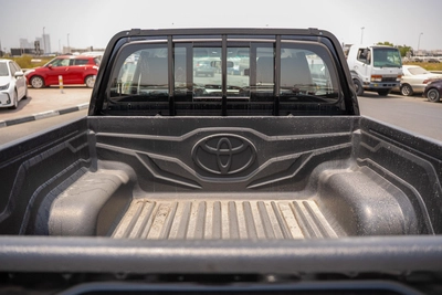 TOYOTA HILUX SR5 2.7 MODEL 2025 GCC AUTOMATIC FULL OPTION-5