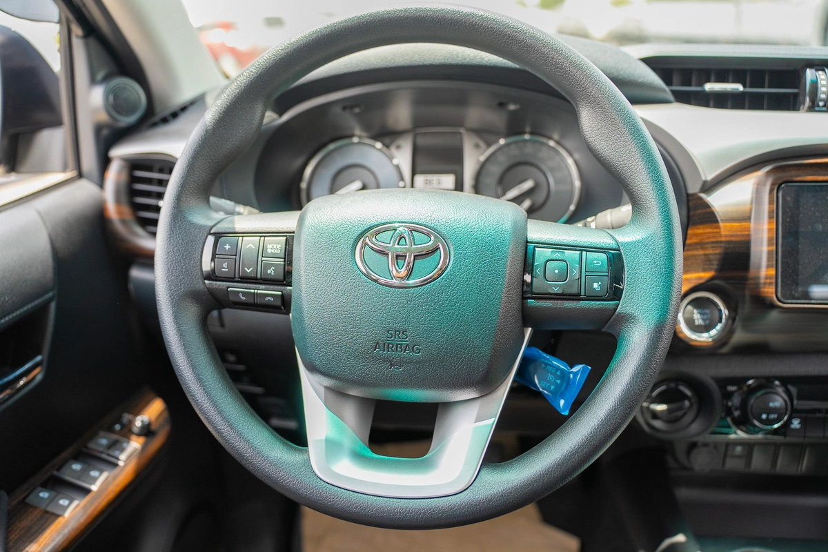 TOYOTA HILUX SR5 2.7 MODEL 2025 GCC AUTOMATIC FULL OPTION-22-22