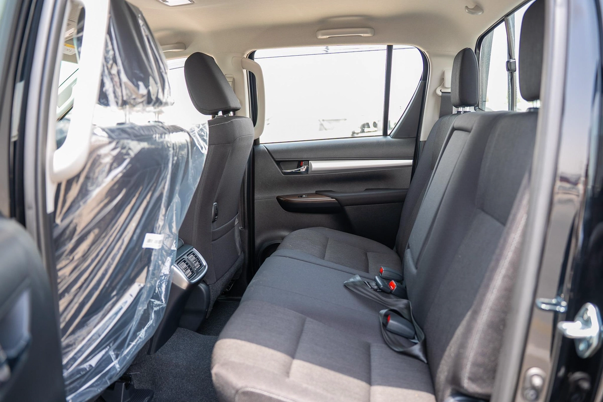 TOYOTA HILUX SR5 2.7 MODEL 2025 GCC AUTOMATIC FULL OPTION-11-11