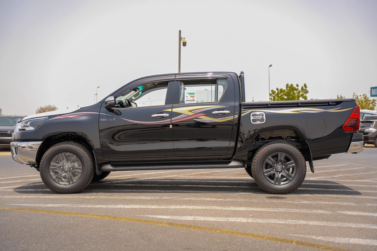 TOYOTA HILUX SR5 2.7 MODEL 2025 GCC AUTOMATIC FULL OPTION-17-17