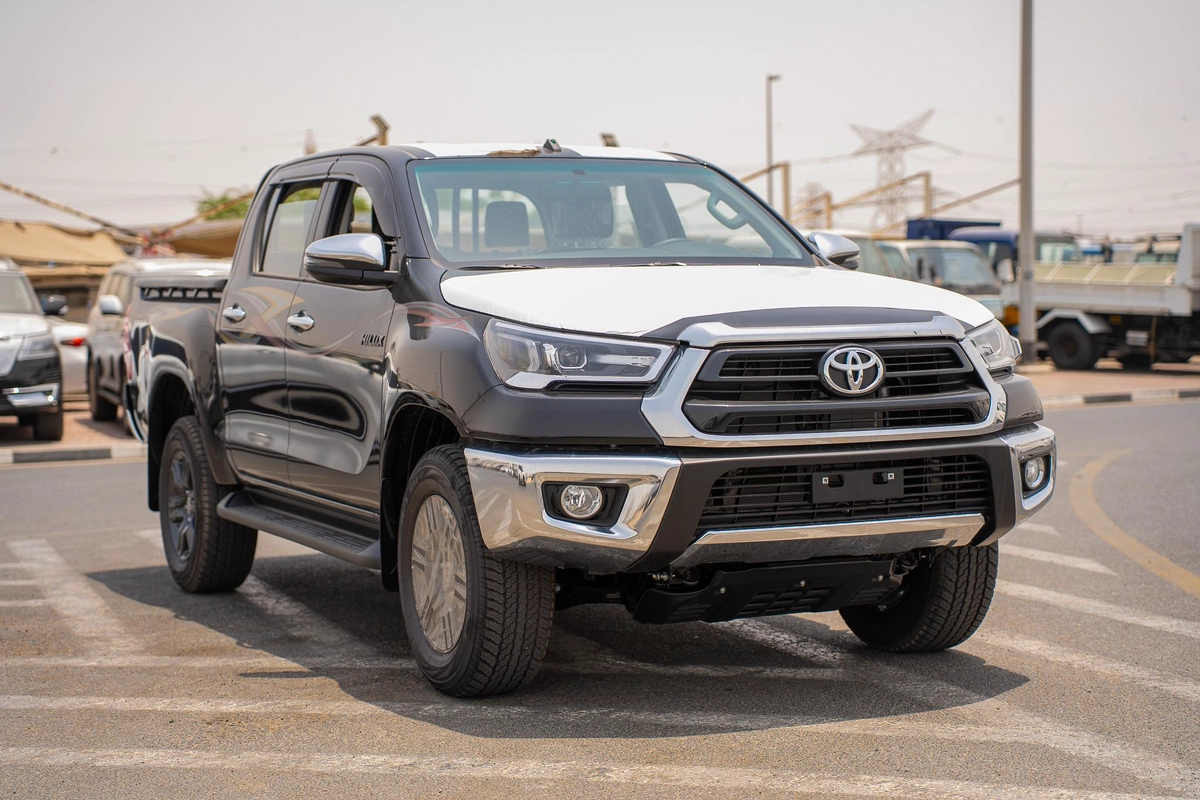 TOYOTA HILUX SR5 2.7 MODEL 2025 GCC AUTOMATIC FULL OPTION-23-23