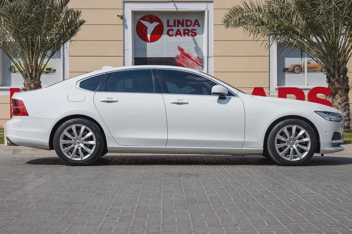 Volvo S90 2017-24-24