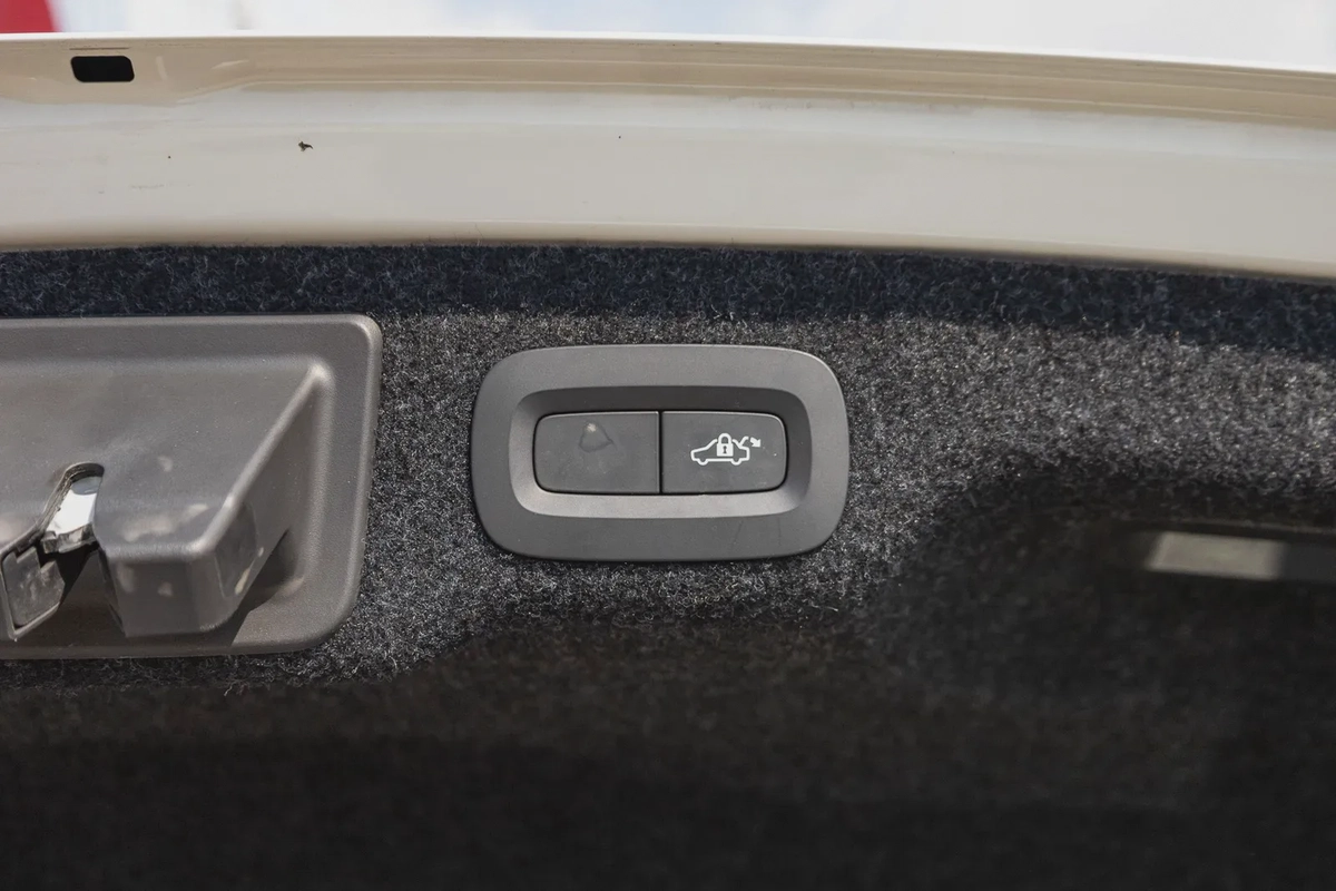 Volvo S90 2017-20-20