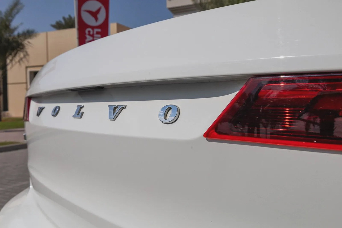 Volvo S90 2017-4-4