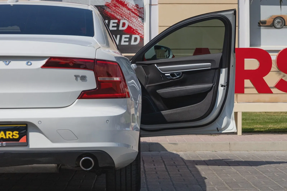 Volvo S90 2017-15-15