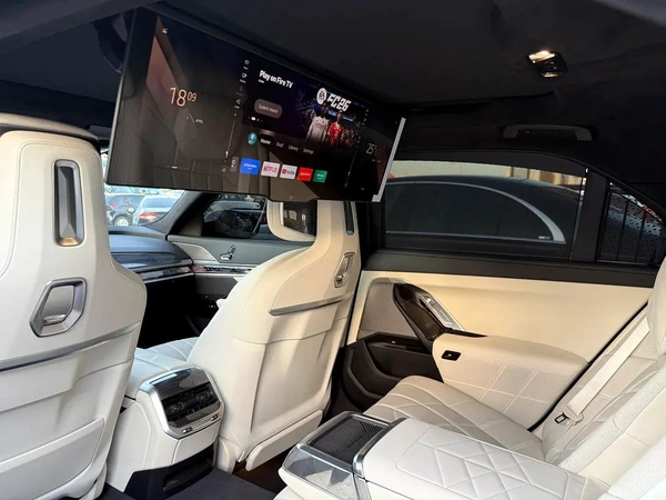 BMW 7-Series 735i M KIT 2026 - GCC Specs -