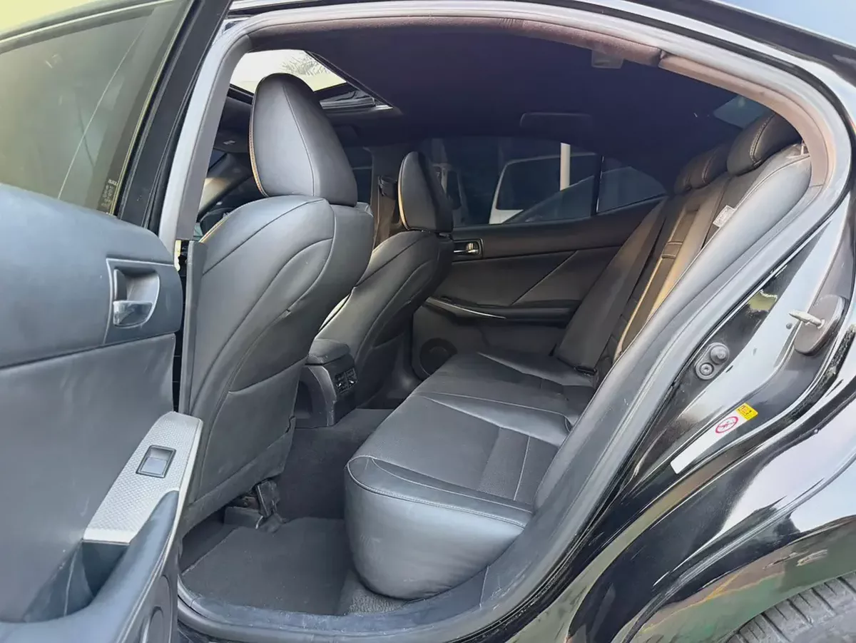 Lexus IS 200t 2016 | Japanese Specs | Clean Condition-7-7