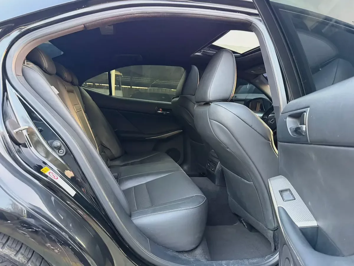 Lexus IS 200t 2016 | Japanese Specs | Clean Condition-8-8
