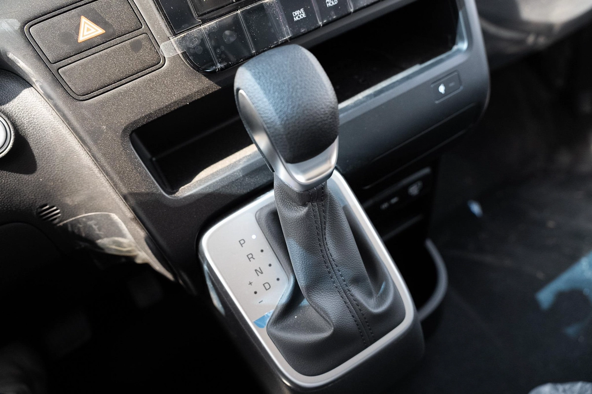Hyundai Staria Prestige 2.2 Diesel | 11 Seater | 8AT | GCC Specifications | Full Options-12-12