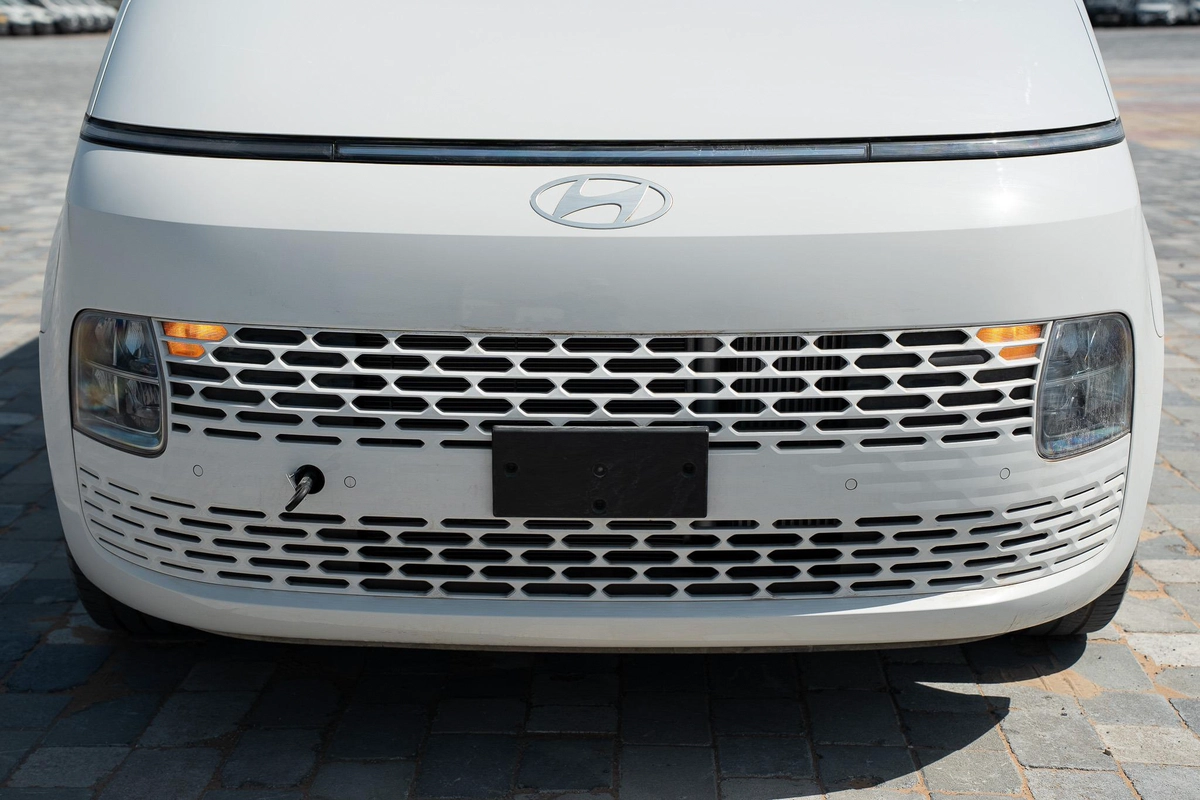 Hyundai Staria Prestige 2.2 Diesel | 11 Seater | 8AT | GCC Specifications | Full Options-11-11