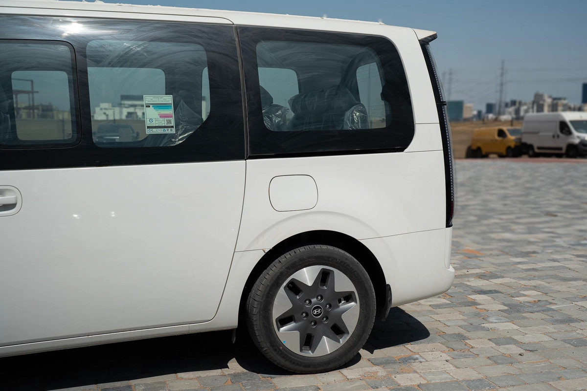 Hyundai Staria Prestige 2.2 Diesel | 11 Seater | 8AT | GCC Specifications | Full Options-9-9