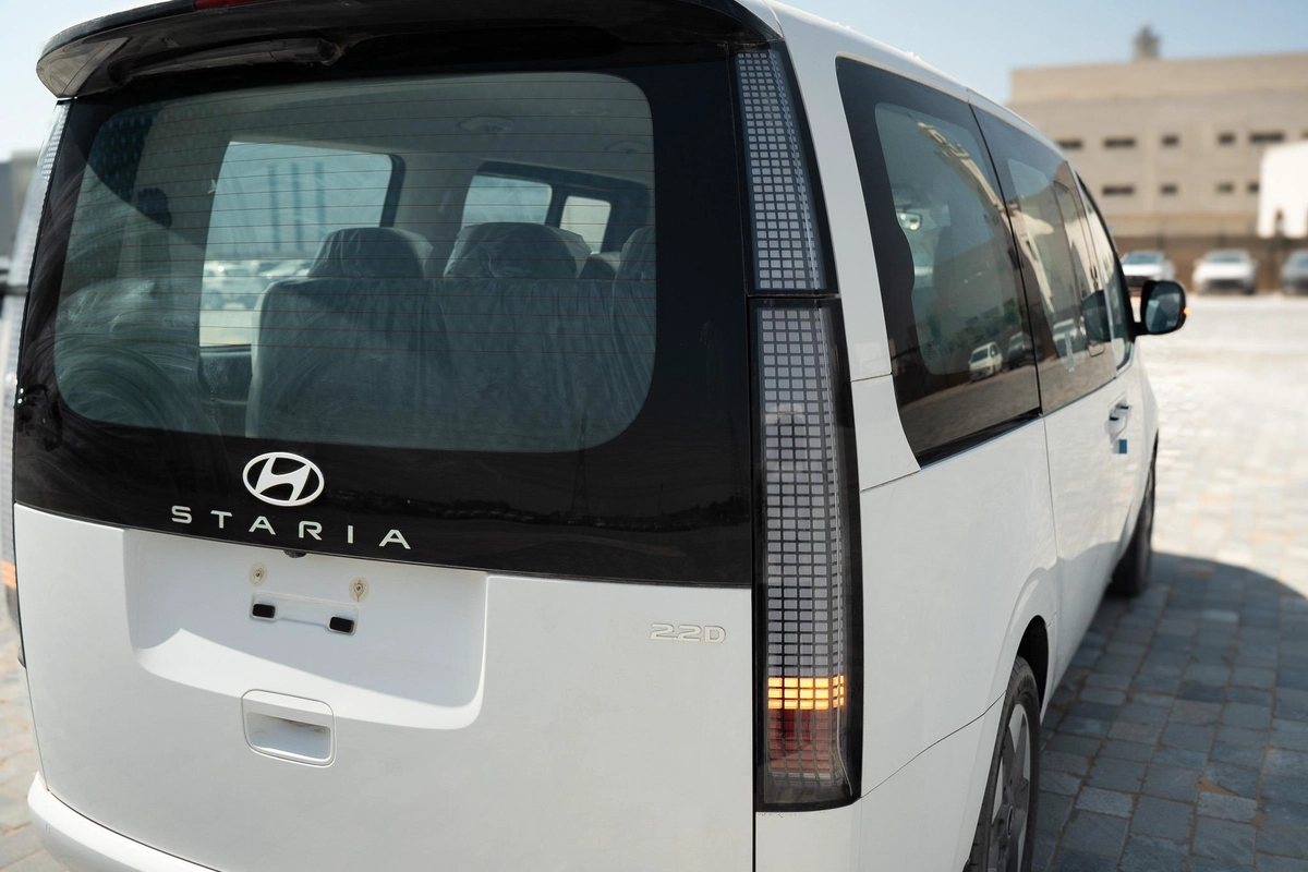 Hyundai Staria Prestige 2.2 Diesel | 11 Seater | 8AT | GCC Specifications | Full Options-19-19