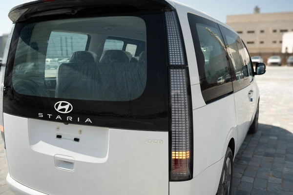 Hyundai Staria Prestige 2.2 Diesel | 11 Seater | 8AT | GCC Specifications | Full Options