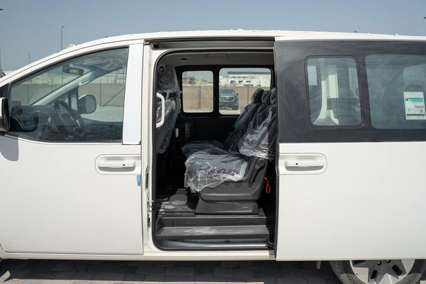 Hyundai Staria Prestige 2.2 Diesel | 11 Seater | 8AT | GCC Specifications | Full Options