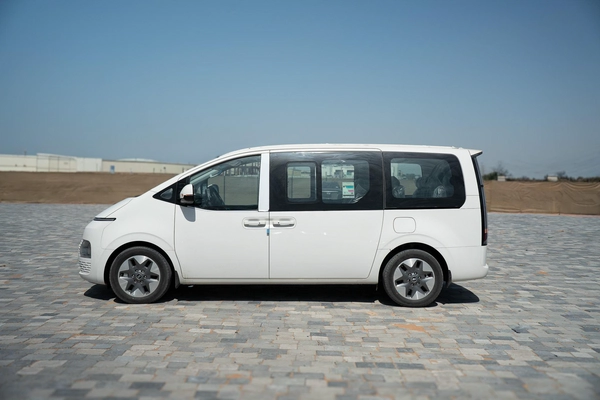 Hyundai Staria Prestige 2.2 Diesel | 11 Seater | 8AT | GCC Specifications | Full Options