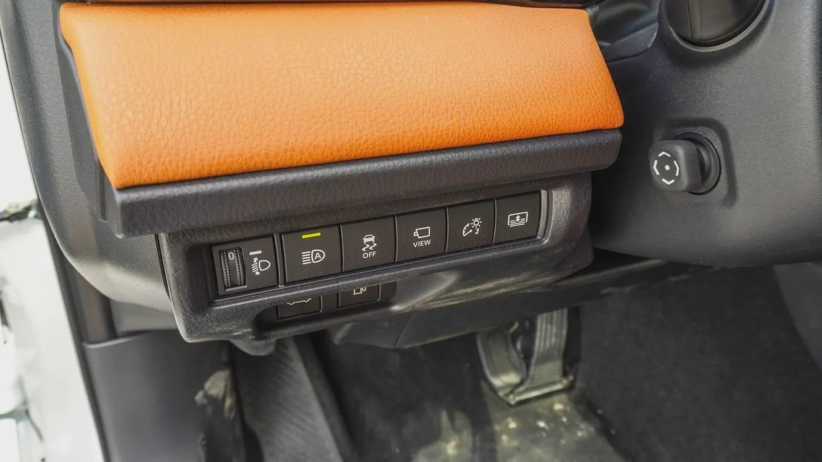 2026 Toyota Camry Lumiere | GCC Specs | Brand New-13-13