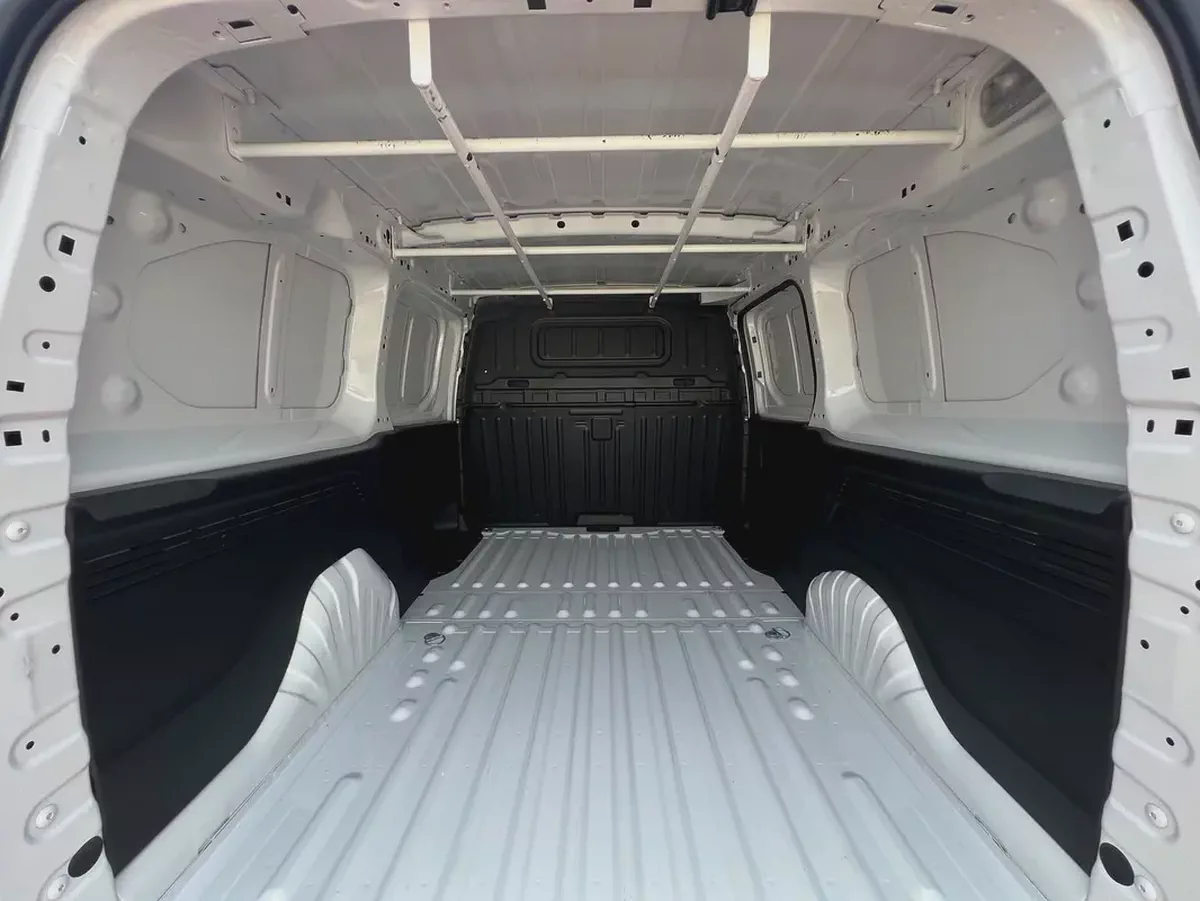 2023 Peaugeot Partner | Diesel | Van | Manual | GCC | Ref#1131-10-10