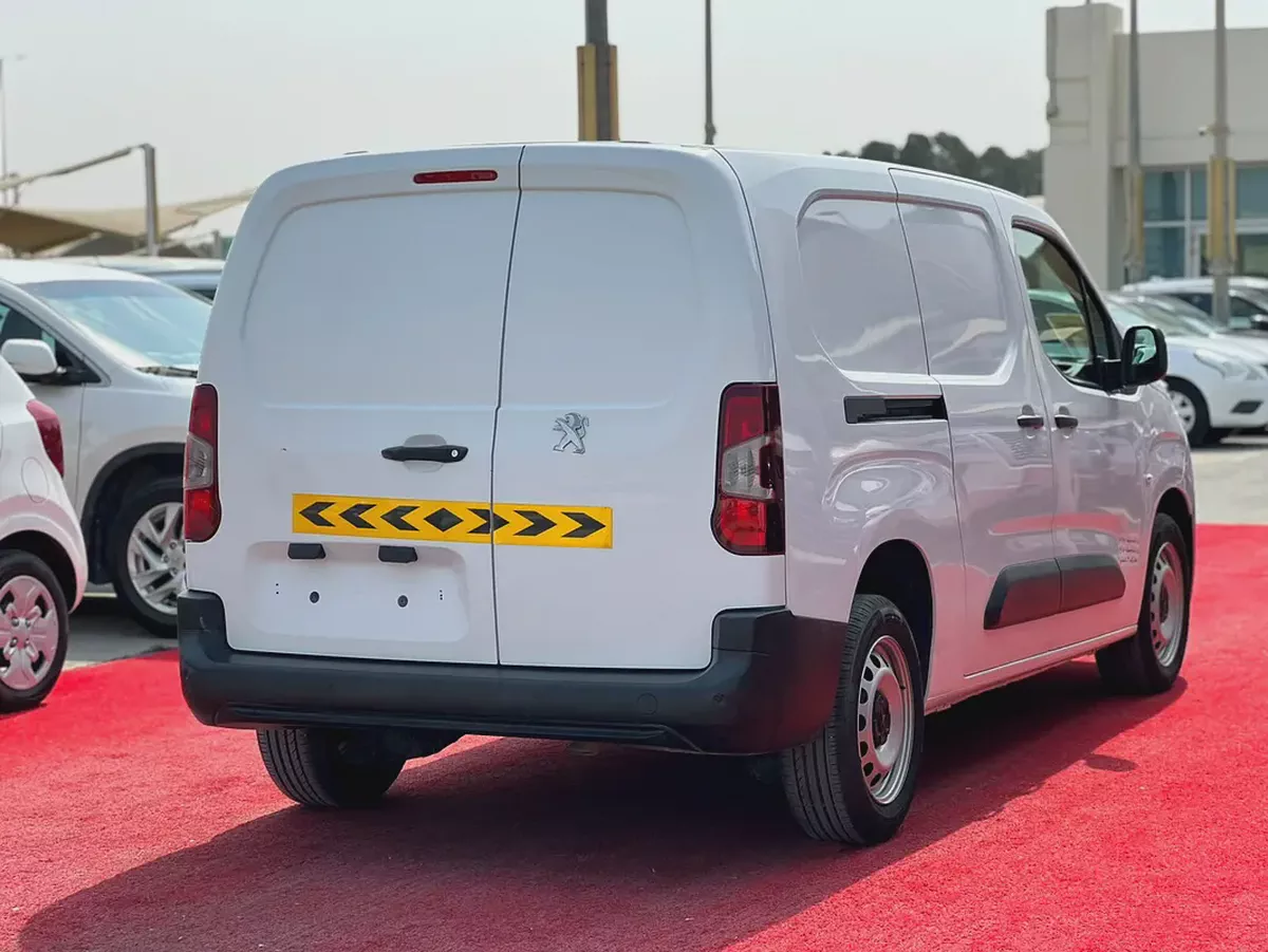 2023 Peaugeot Partner | Diesel | Van | Manual | GCC | Ref#1131-5-5
