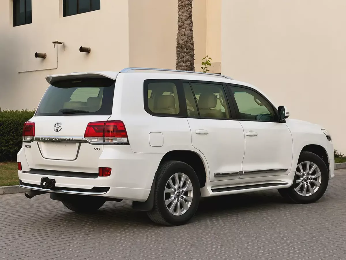 AED 3,360 P.M | TOYOTA | LANDCRUISER | GXR | 4.0L V6 | 7 SEATER  | 2017 | GCC | ORIGINAL PAINT |-2-2
