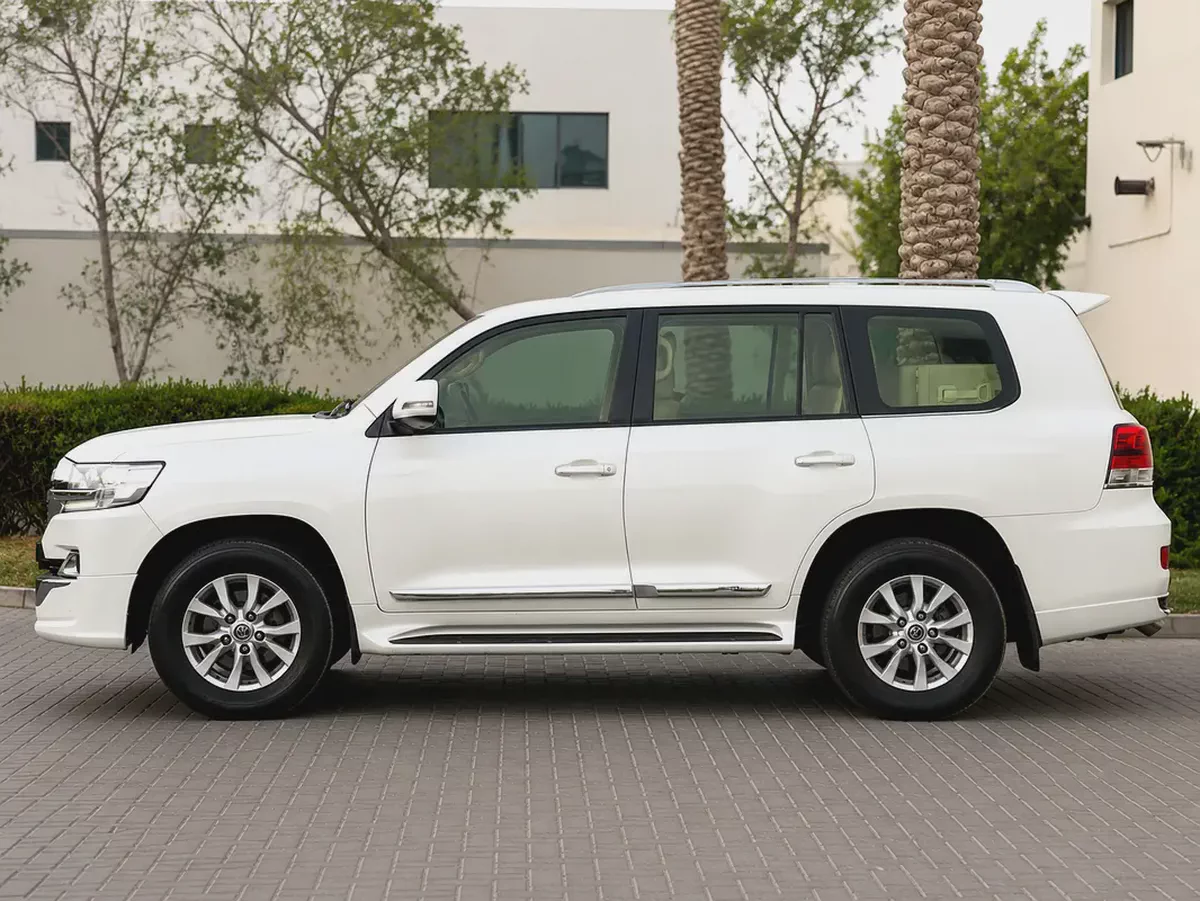 AED 3,360 P.M | TOYOTA | LANDCRUISER | GXR | 4.0L V6 | 7 SEATER  | 2017 | GCC | ORIGINAL PAINT |-4-4