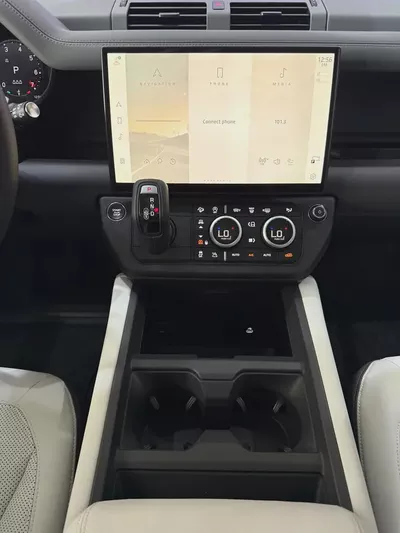 2026 - Land Rover Defender X-Dynamic SE P400 - Brand New for 377,000.00 AED-11