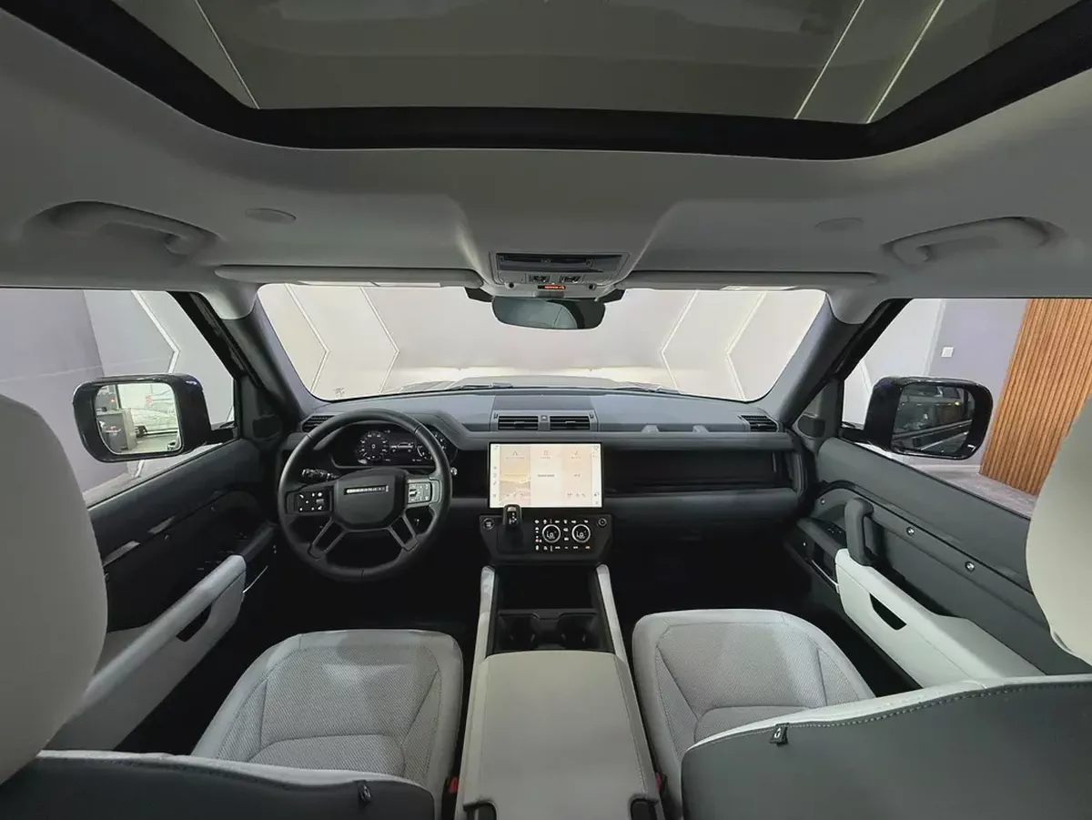 2026 - Land Rover Defender X-Dynamic SE P400 - Brand New for 377,000.00 AED-10-10