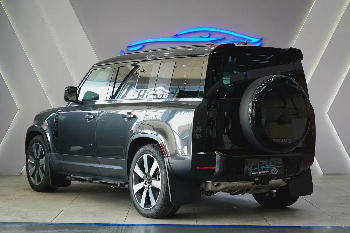 2026 - Land Rover Defender X-Dynamic SE P400 - Brand New for 377,000.00 AED-4-4