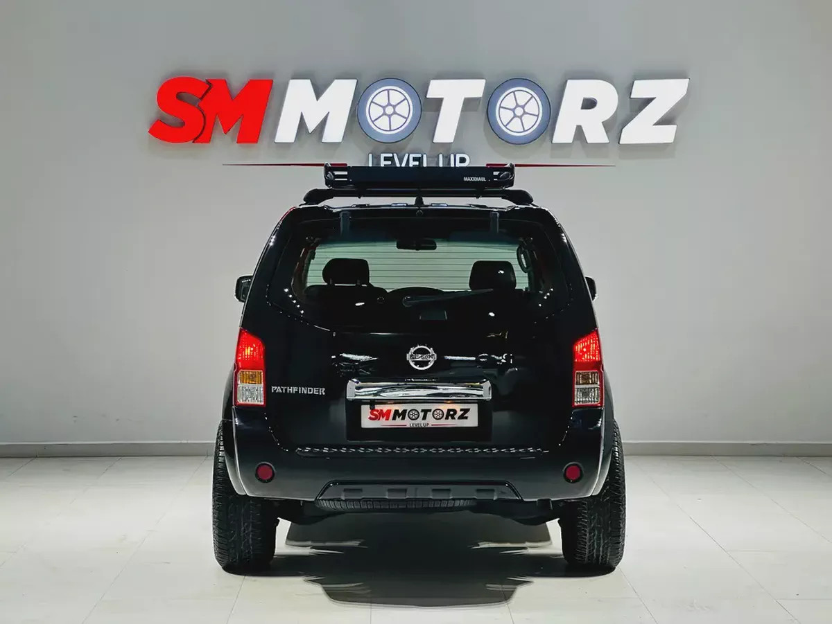 Nissan Pathfinder 2015 | GCC Specs | Well Maintained SUV-5-5