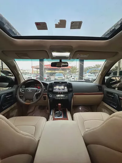 Toyota Land Cruiser GXR 2015 Converted to 2021 shape, GCC, 4.6L V8-13