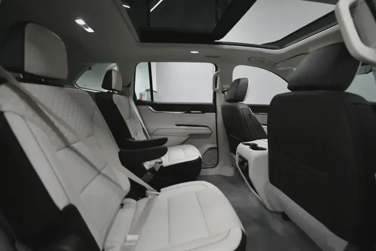 GMC Acadia Denali-13-13