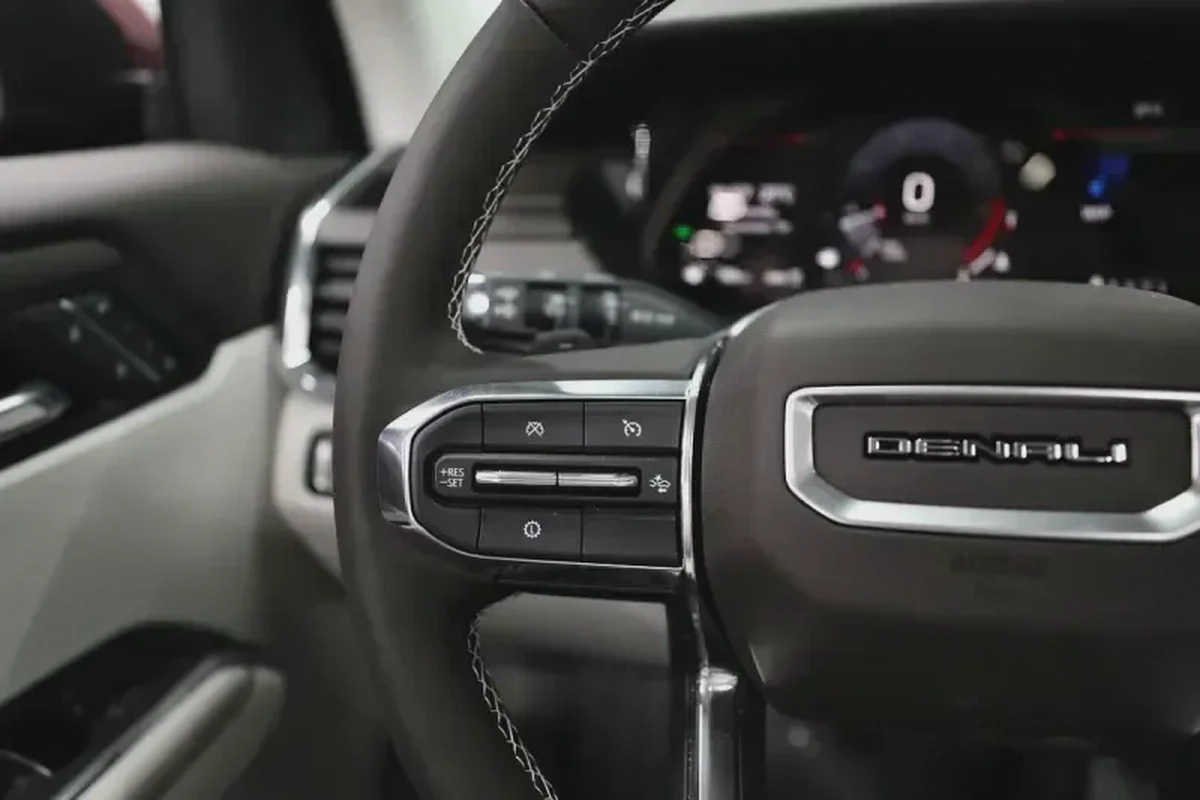 GMC Acadia Denali-7-7