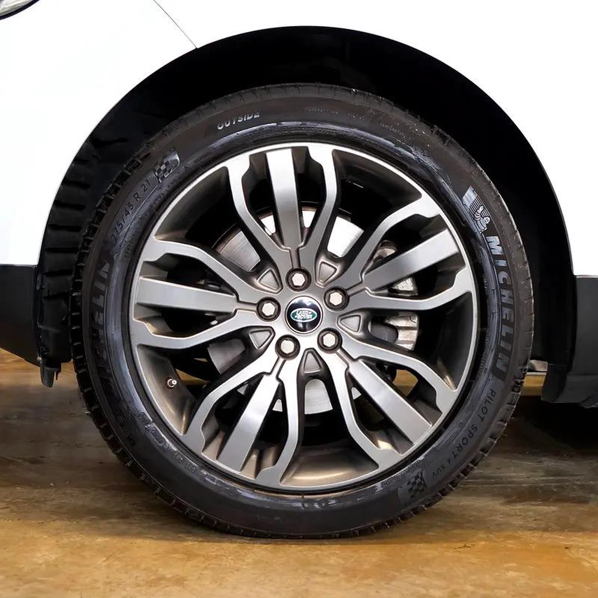 AED 2,874 pm • 0% Downpayment • Range Rover Sport Supercharged HSE • 1 Year Warranty-14-14