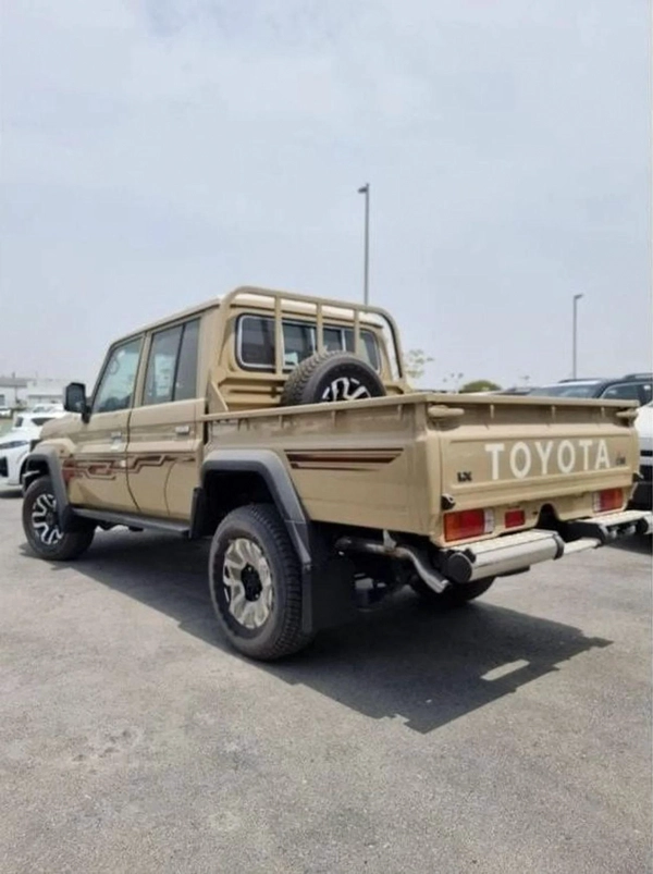 Toyota Land Cruiser Pick Up VDJ79 2.8L DIESEL A/T FULL OPTION DOUBLE CABIN PICKUP