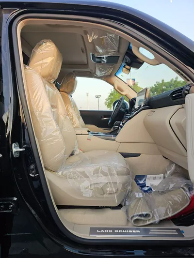 Toyota Land Cruiser VXR TWIN TURBO LC300 WITH AERO KIT || 3.5L PETROL V6 A/T 4WD | FULL OPTION (CODE # VXRSAA)-12