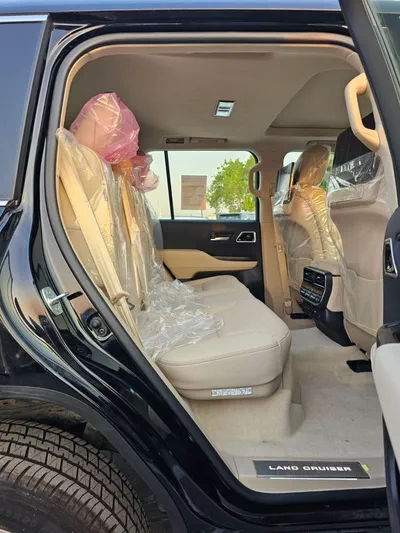 Toyota Land Cruiser VXR TWIN TURBO LC300 WITH AERO KIT || 3.5L PETROL V6 A/T 4WD | FULL OPTION (CODE # VXRSAA)-14