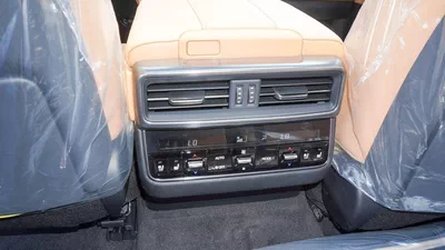 Lexus LX600 SIGNATURE 3.5L V6-10