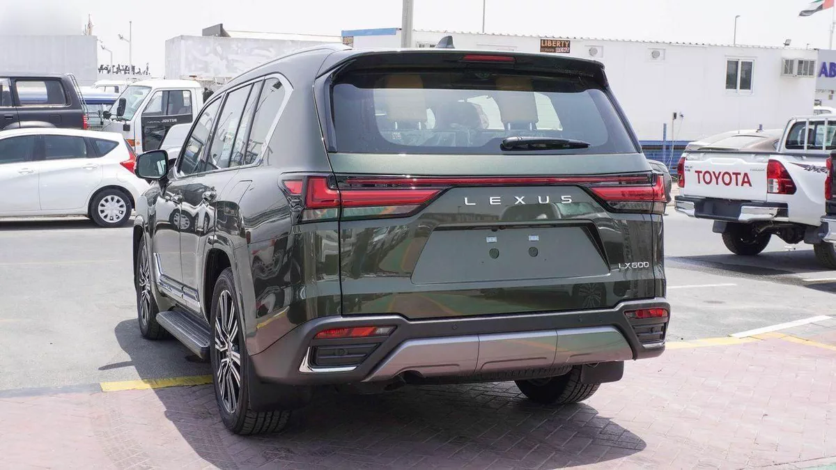 Lexus LX600 SIGNATURE 3.5L V6-16-0