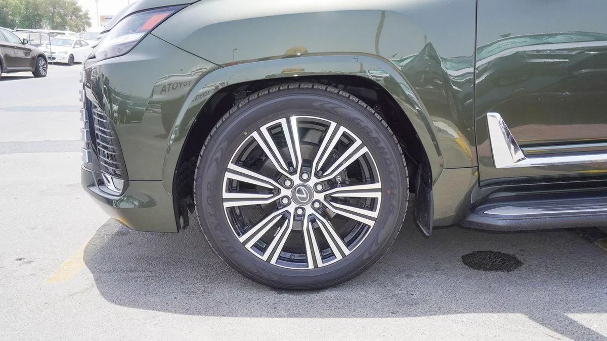 Lexus LX600 SIGNATURE 3.5L V6-19-0