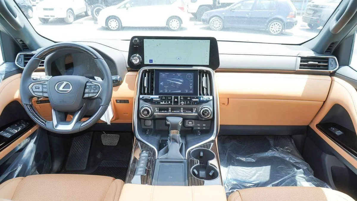 Lexus LX600 SIGNATURE 3.5L V6-8-0