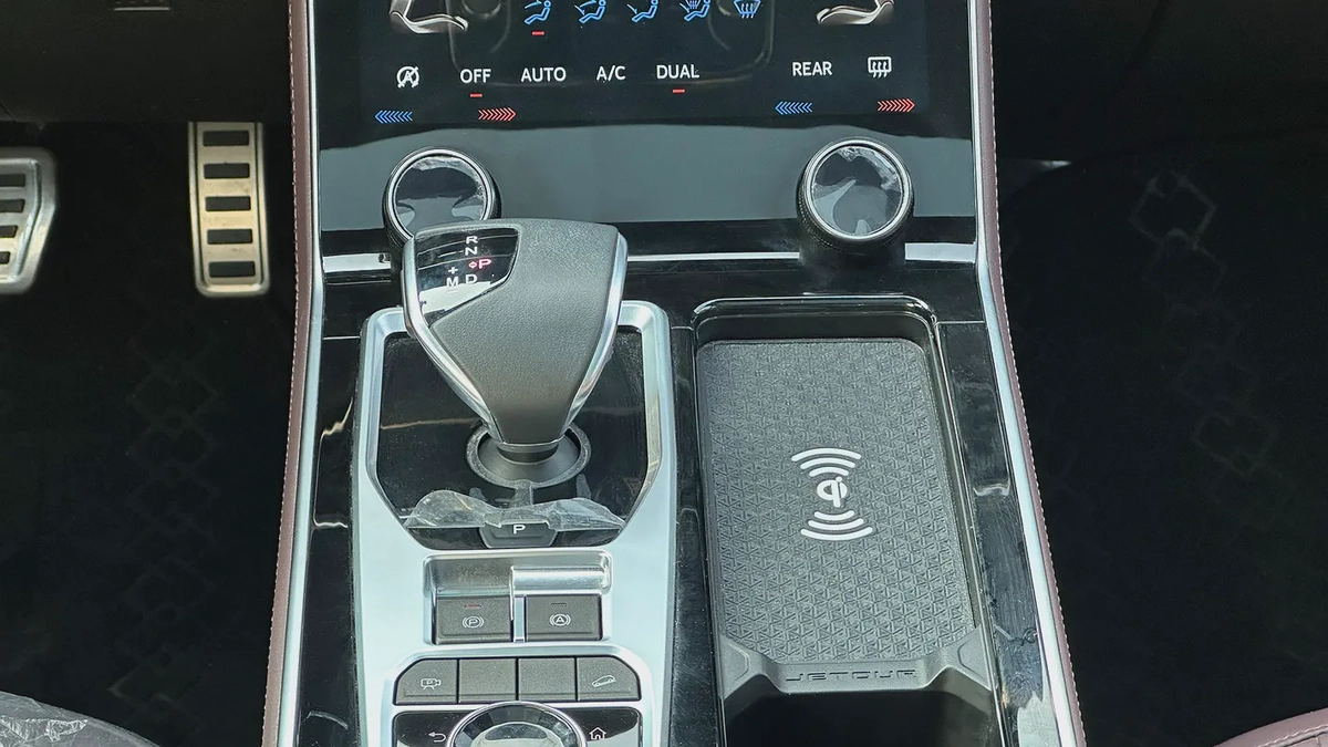 Jetour X90 Plus Luxury 2024 GCC 2.0L Turbo Low Mileage-13-13