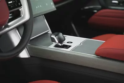2026 Land Rover Range Rover SV | GCC Specs | Brand New Luxury-10