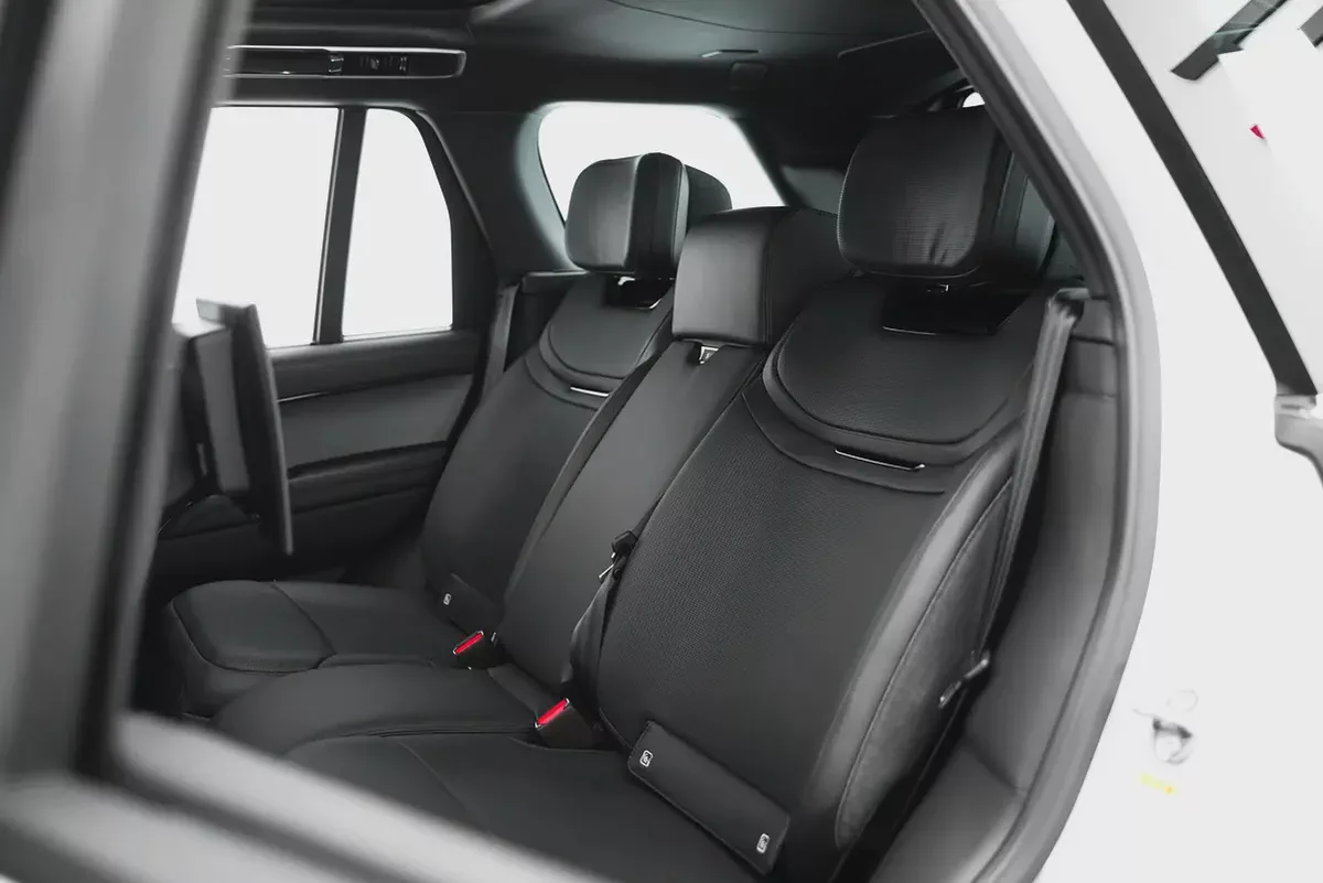 2026 Land Rover Range Rover SV | GCC Specs | Brand New Luxury-13-13
